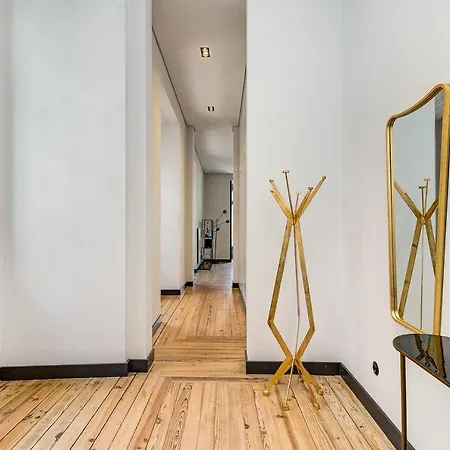 Nomad's Time Out Market - 3bed *