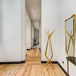 Nomad's Time Out Market - 3bed *