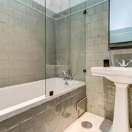 Nomad's Time Out Market - 3bed *